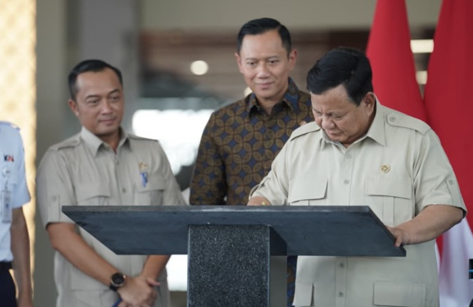 Prabowo resmikan stasiun tanah abang baru