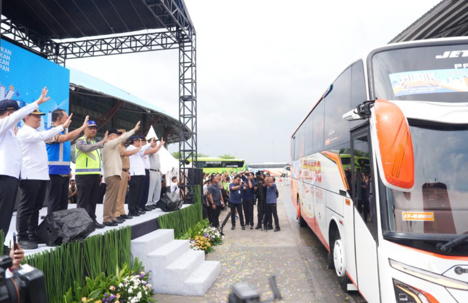 Korlantas dan Kemenhub Lepas Mudik Gratis Natal 2025 di Pulo Gebang