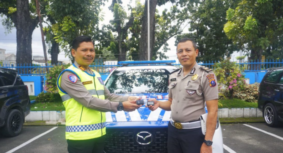 Korlantas Polri Serahkan 8 Kendaraan Patroli untuk Bencana di Sumut