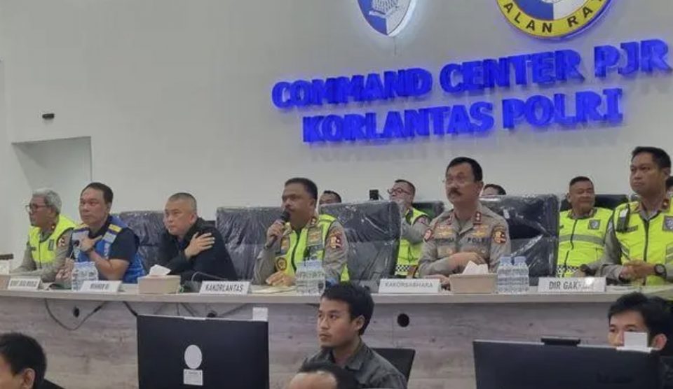 Kakorlantas Polri Irjen Agus Suryonugroho bersama Menhub Dudy Purwagandhi dan Kakorsabhara Mulia Hasadungan Ritonga 1