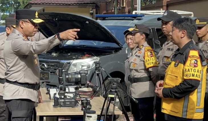 Apel dipimpin oleh Kadiv Humas Polri Irjen Johnny Eddizon Isir, Rabu (11/3/2025).