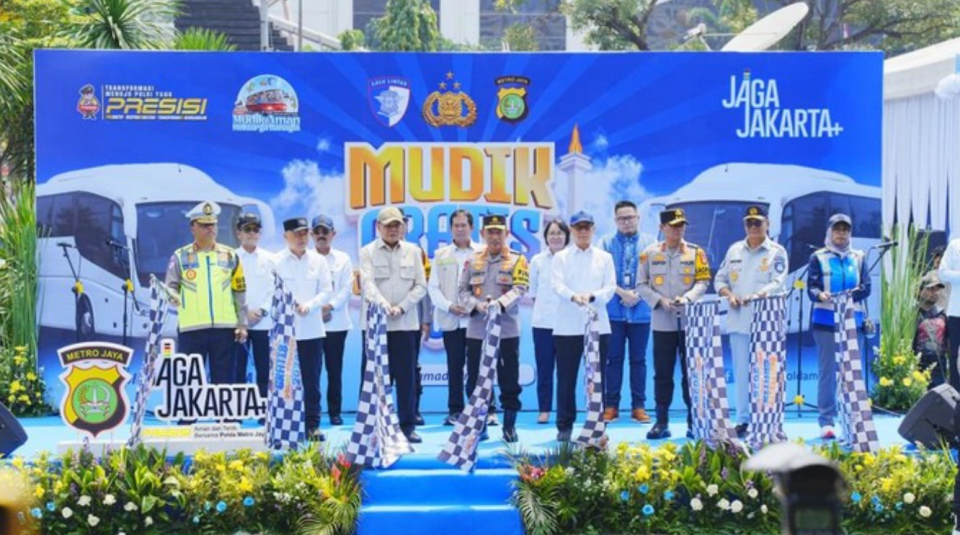 Kapolri resmi melepas ribuan peserta Mudik Gratis Polri Presisi 2026 dengan pengamanan maksimal dan pemeriksaan kesehatan menyeluruh.